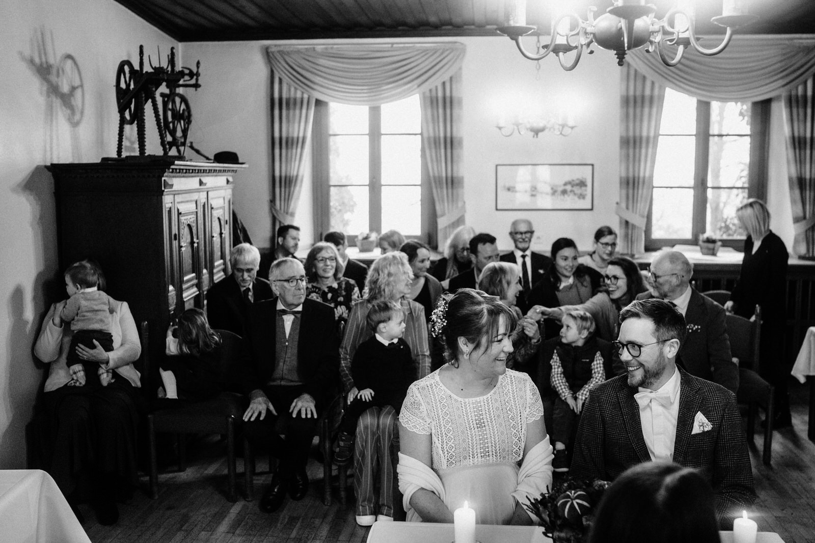 Hochzeitspaar im Trauzimmer bei Hochzeit in der Sparrenburg Bielefeld