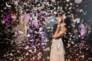 Hochzeitstanz mit Konfetti Schloss Wendlinghausen