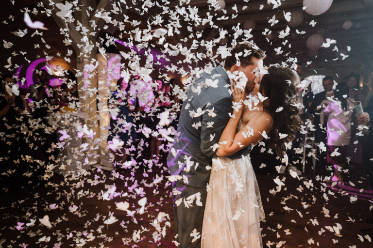 Hochzeitstanz mit Konfetti Schloss Wendlinghausen